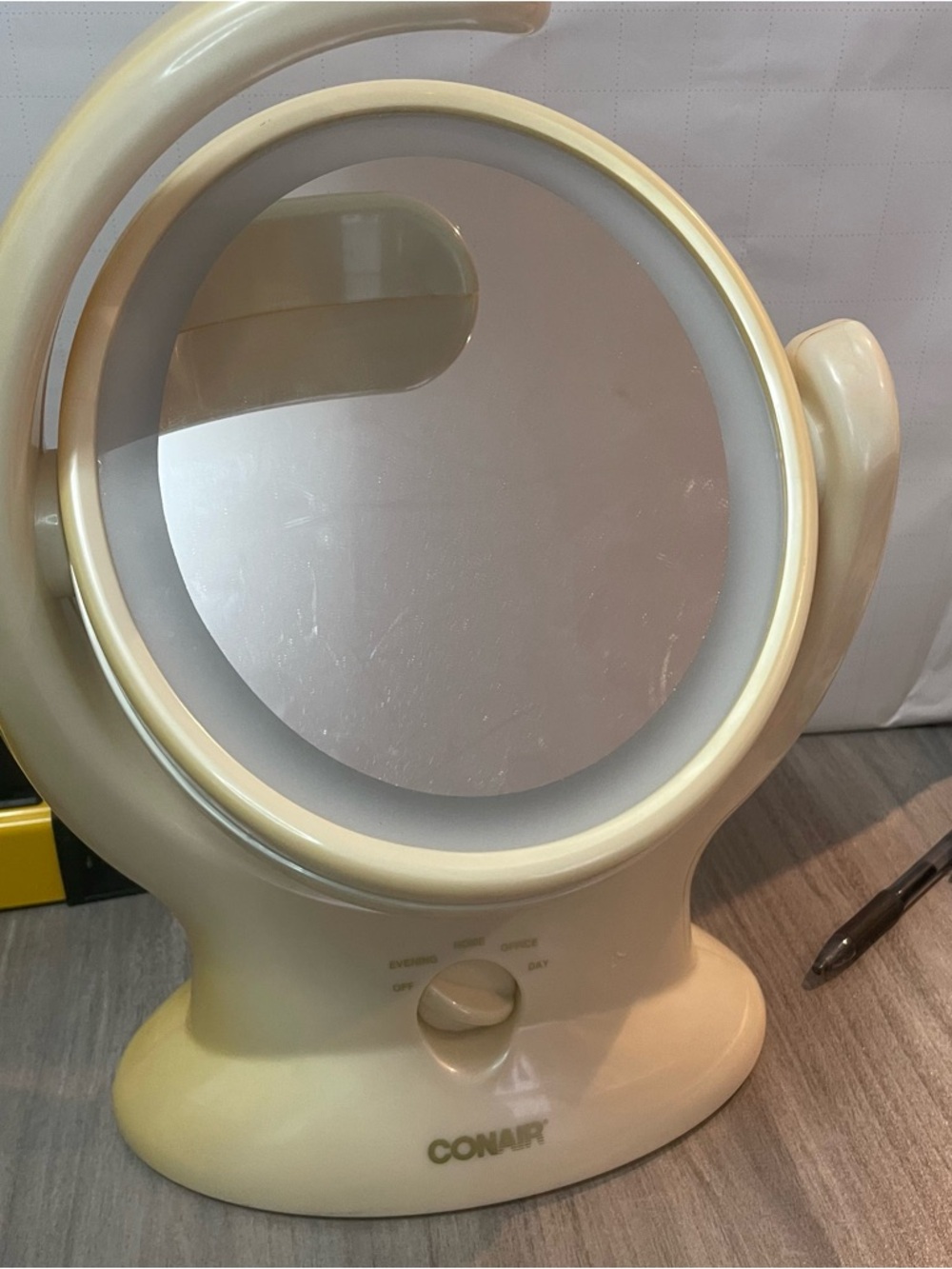 Vintage Conair Cream Lighted Makeup Mirror dual sided